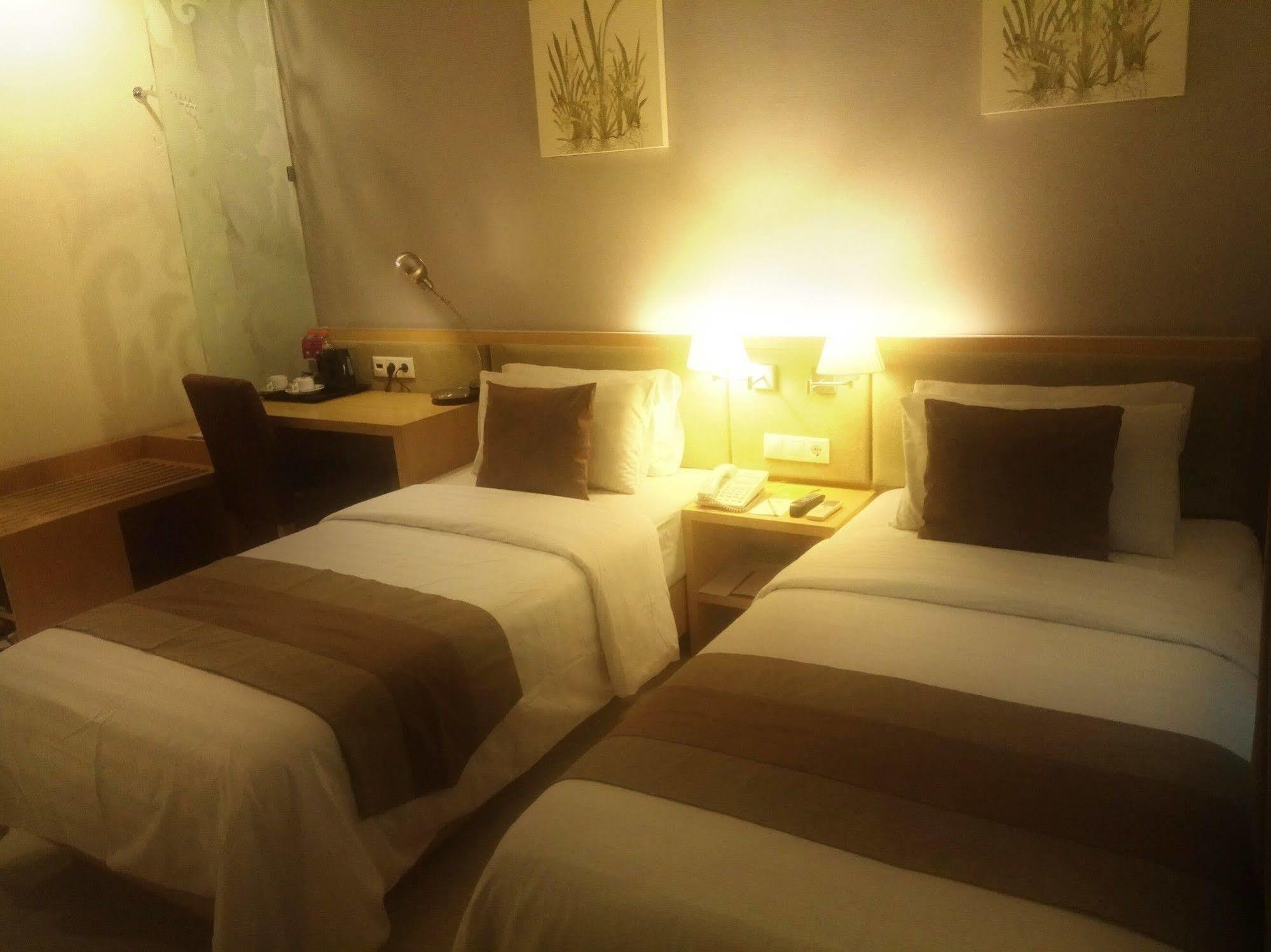 Hotel Anggrek Gandasari Bandung Esterno foto